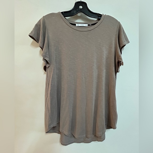 Neutral Flowy Rayon Boho Style Top - Picture 4 of 9